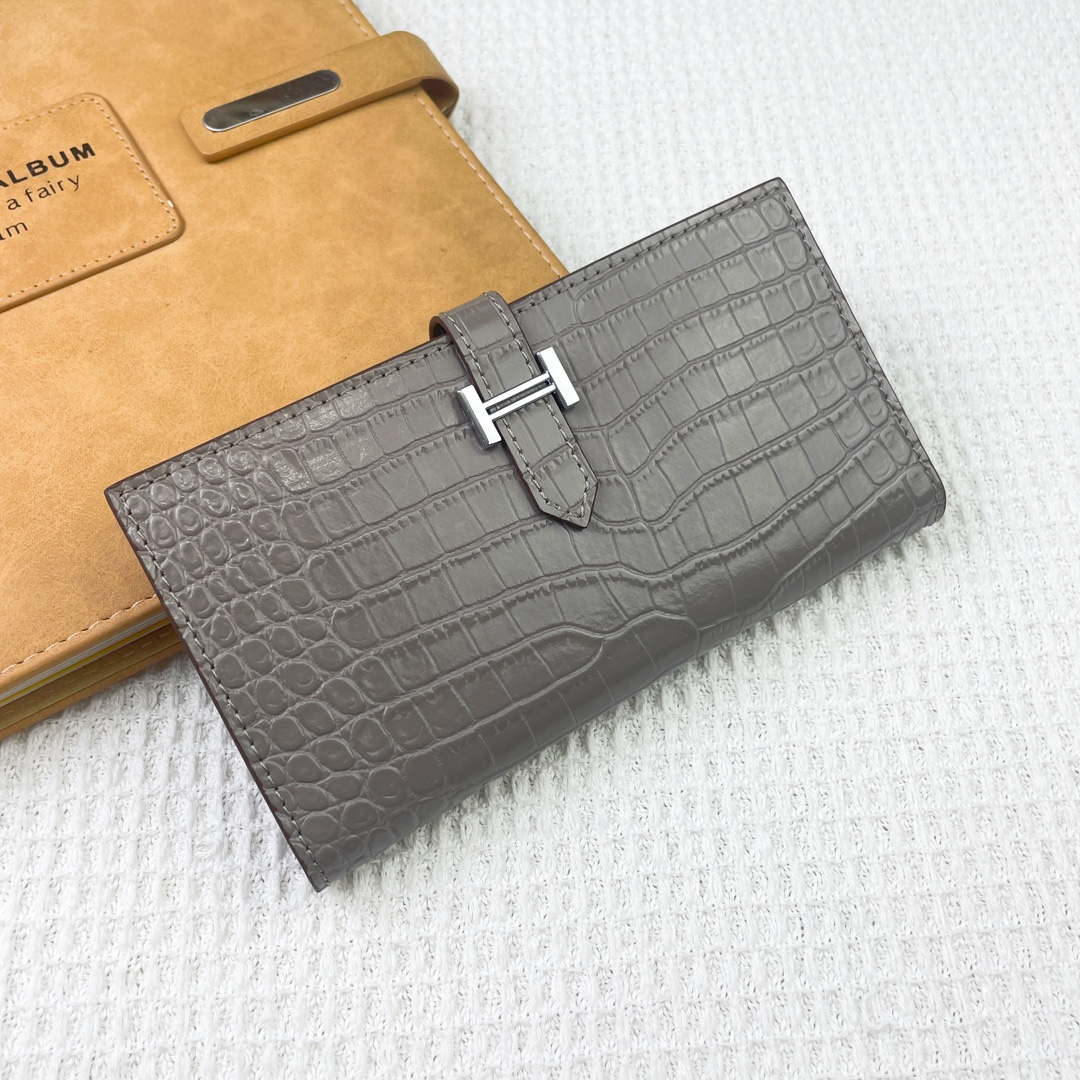 エルメス「Hermès」レディース新作 無地レザー 内側ファスナーポケット付き 縦型長財布