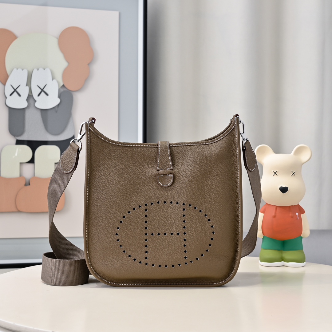 エルメス「Hermès」エブリン III 20 バッグ 15色「EVELYNE III 20 BAG」