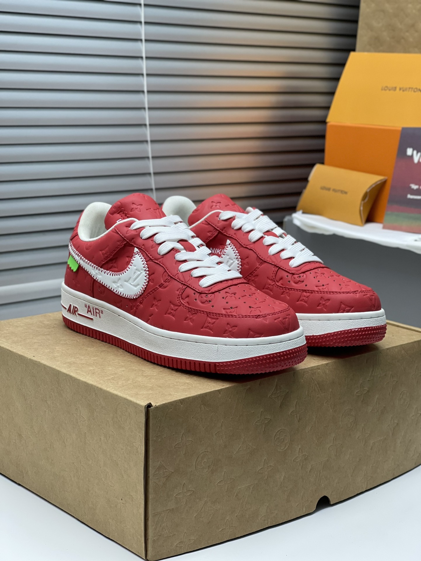 「コラボモデル」Louis Vuitton x Nike Air Force 1 Low【新商品発売】七色