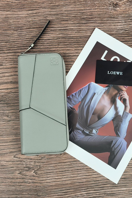 ロエベ「LOEWE」ジッパー付き財布 5色
