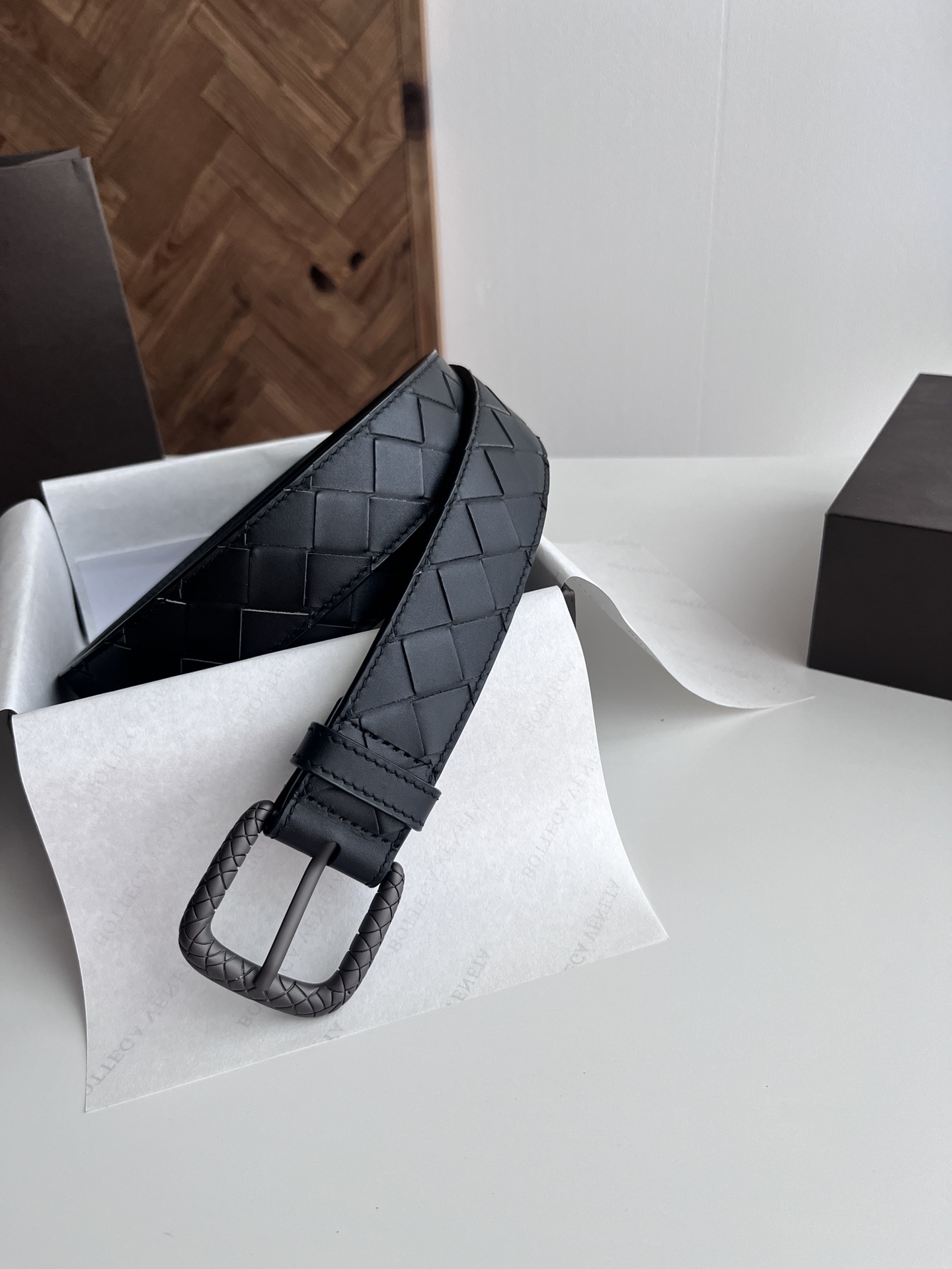 ボッテガ・ヴェネタ「Bottega Veneta」イントレチャート リバーシブル ベルト