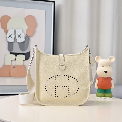 エルメス「Hermès」エブリン III 20 バッグ 15色「EVELYNE III 20 BAG」