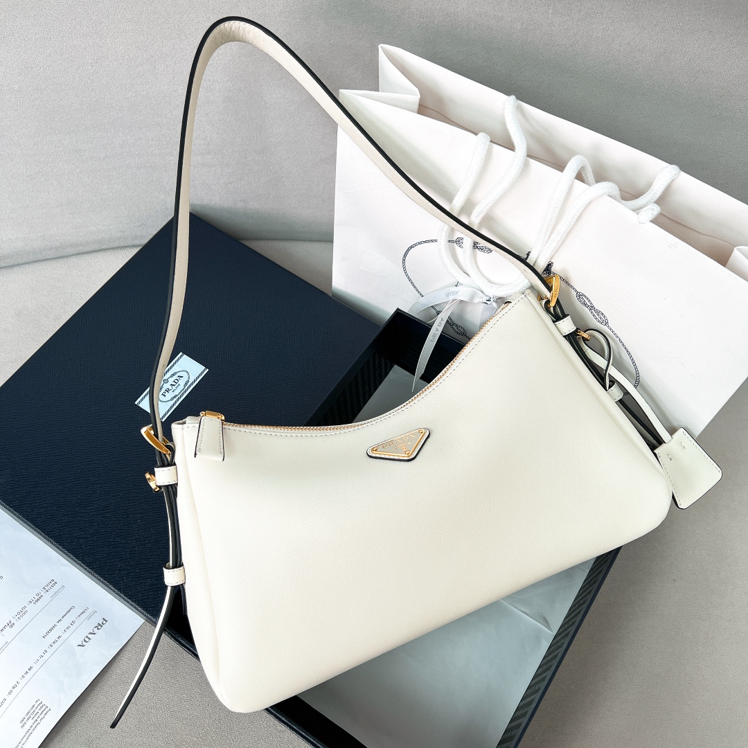 プラダ「Prada」Aimee ホボ アンダーアームバッグ 新作