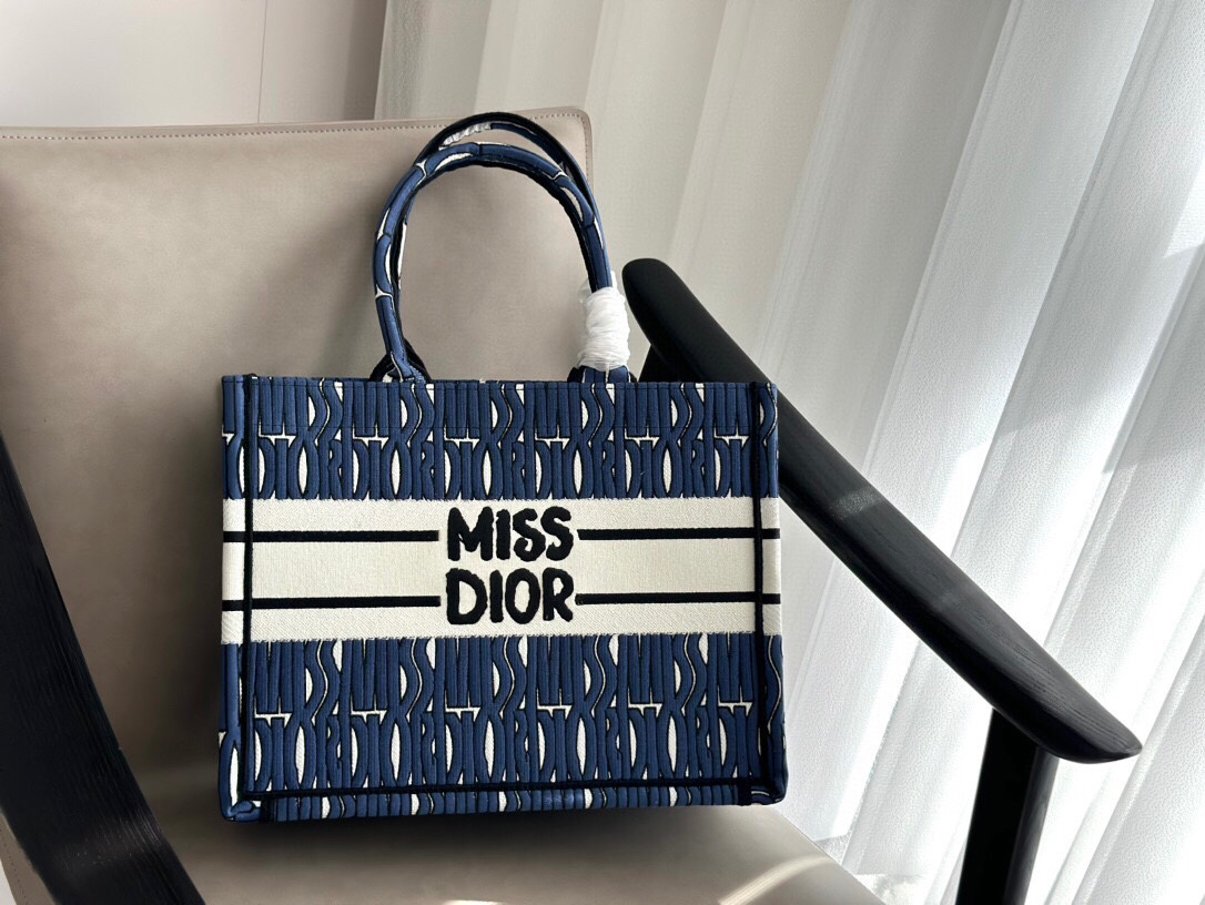 ディオール「Dior」Book Tote 2023 ショッピングトートバッグ