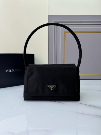 プラダ「Prada」フラップデザイン マルチトート トートバッグ