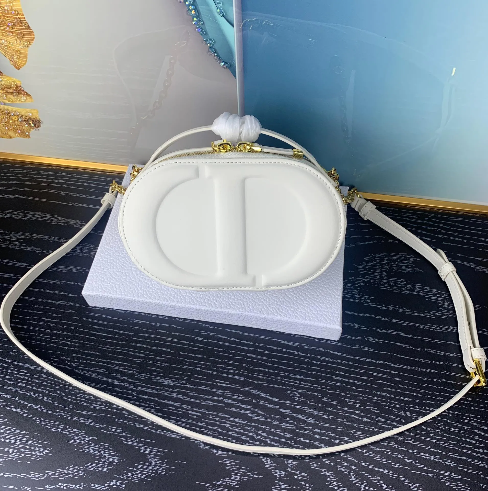 ディオール「Dior」CD Signature エリプスカメラバッグ 2023年秋冬コレクション