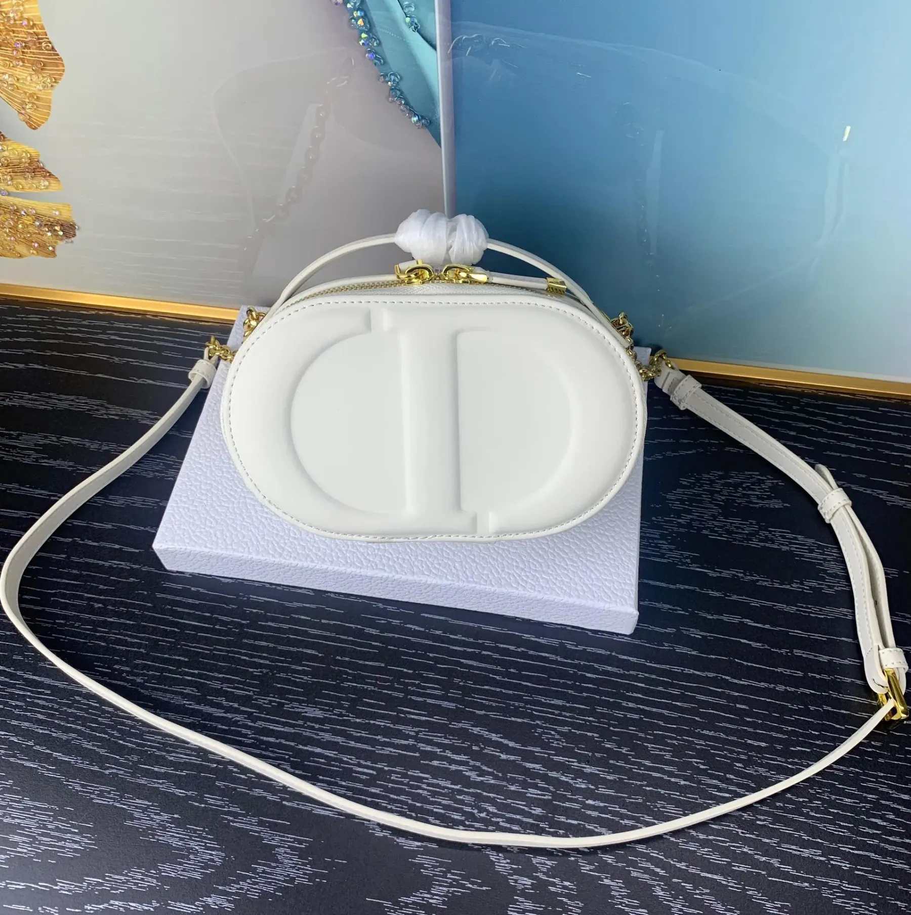 ディオール「Dior」CD Signature エリプスカメラバッグ 2023年秋冬コレクション