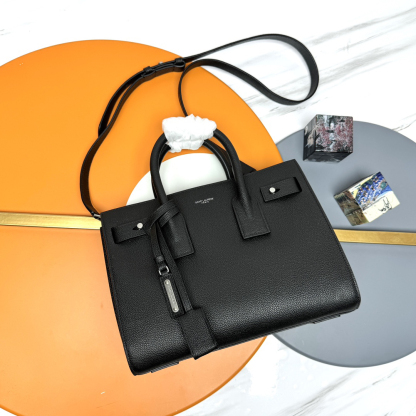 サンローラン「Saint Laurent」SAC DE JOUR SOUPLE 粒面レザーバッグ