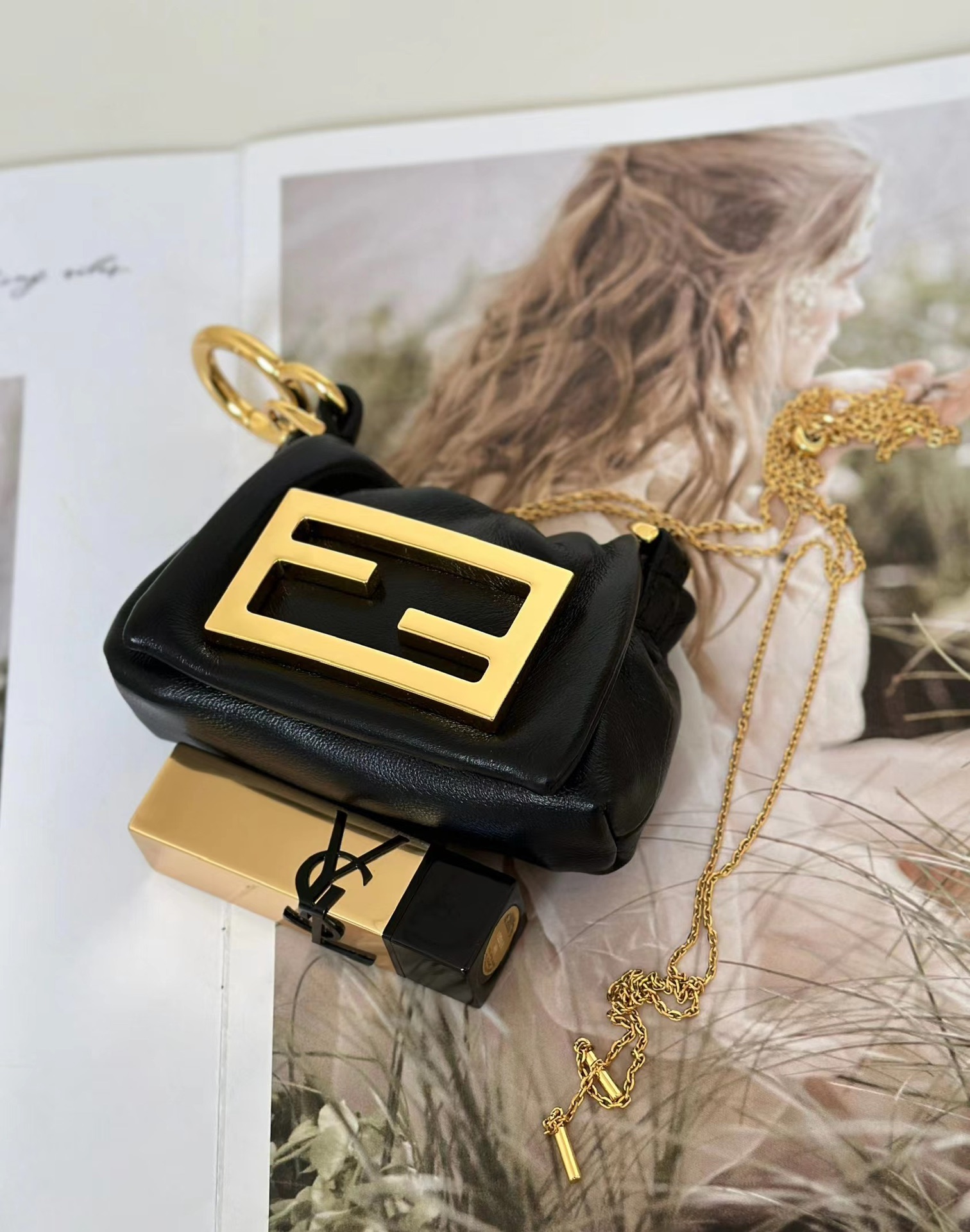 フェンディ「Fendi」Nano Mamma Baguette レザー ハンドバッグ