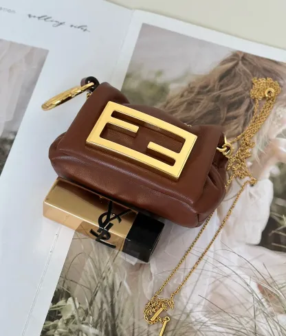 フェンディ「Fendi」Nano Mamma Baguette レザー ハンドバッグ