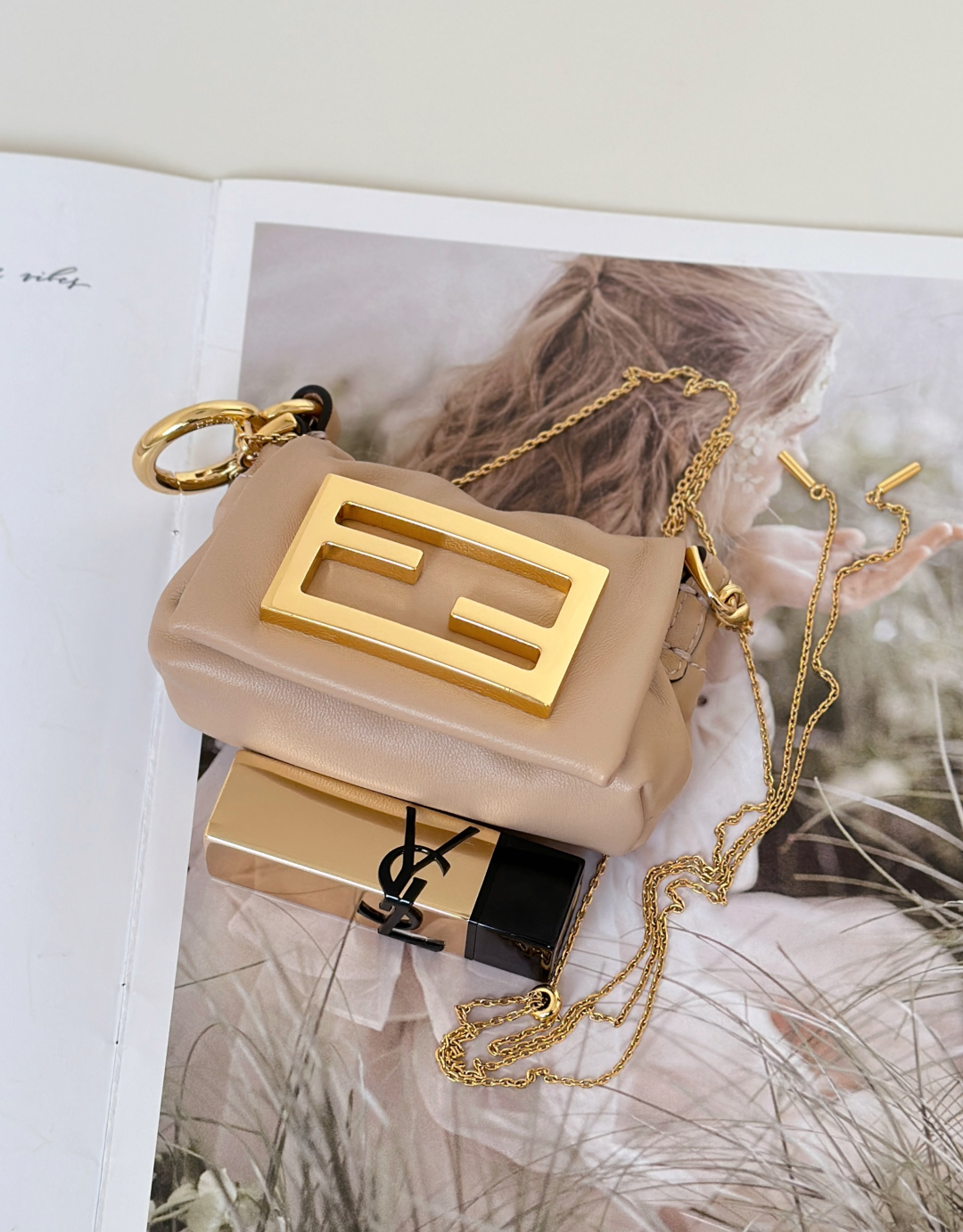 フェンディ「Fendi」Nano Mamma Baguette レザー ハンドバッグ