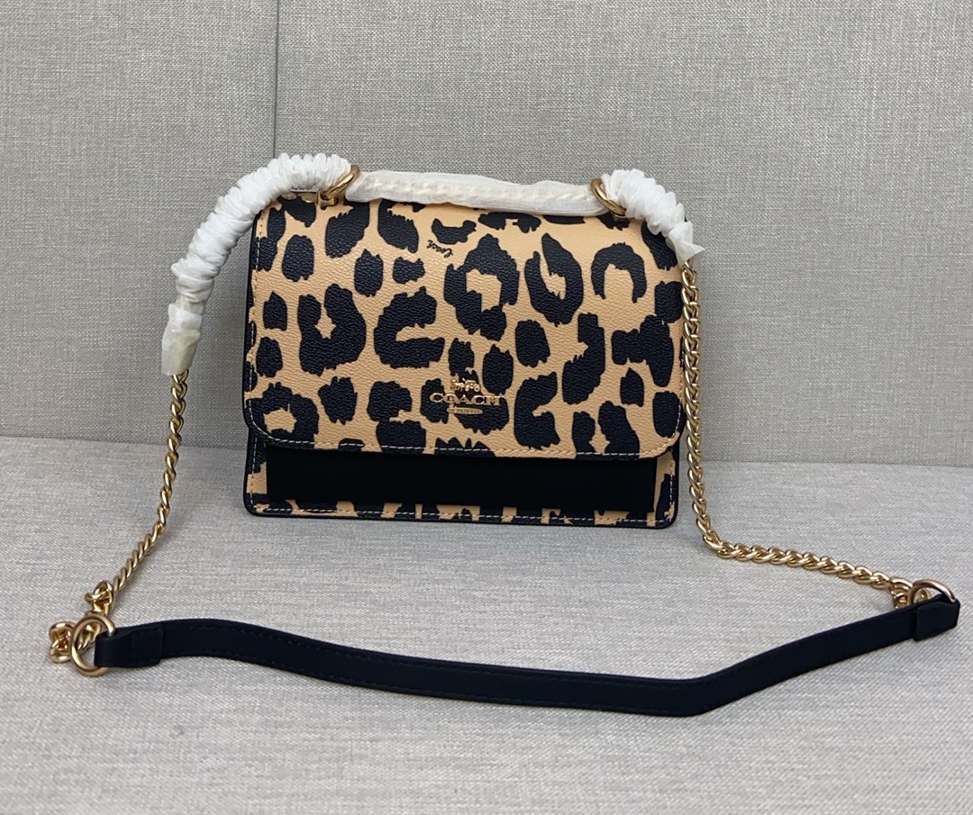 コーチ「Coach」 レオパードプリント フラップ オルガン バッグ