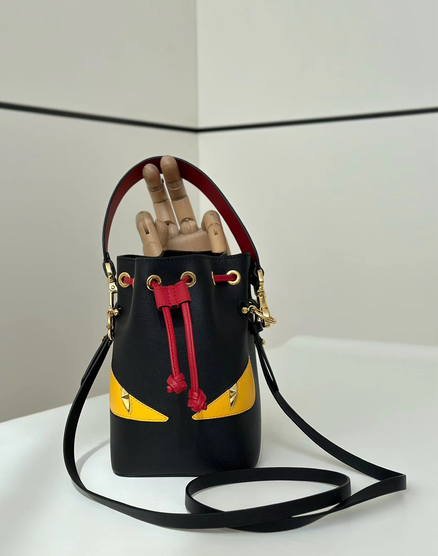 フェンディ「Fendi」FENDI Mon Tresor ミニバケツバッグ