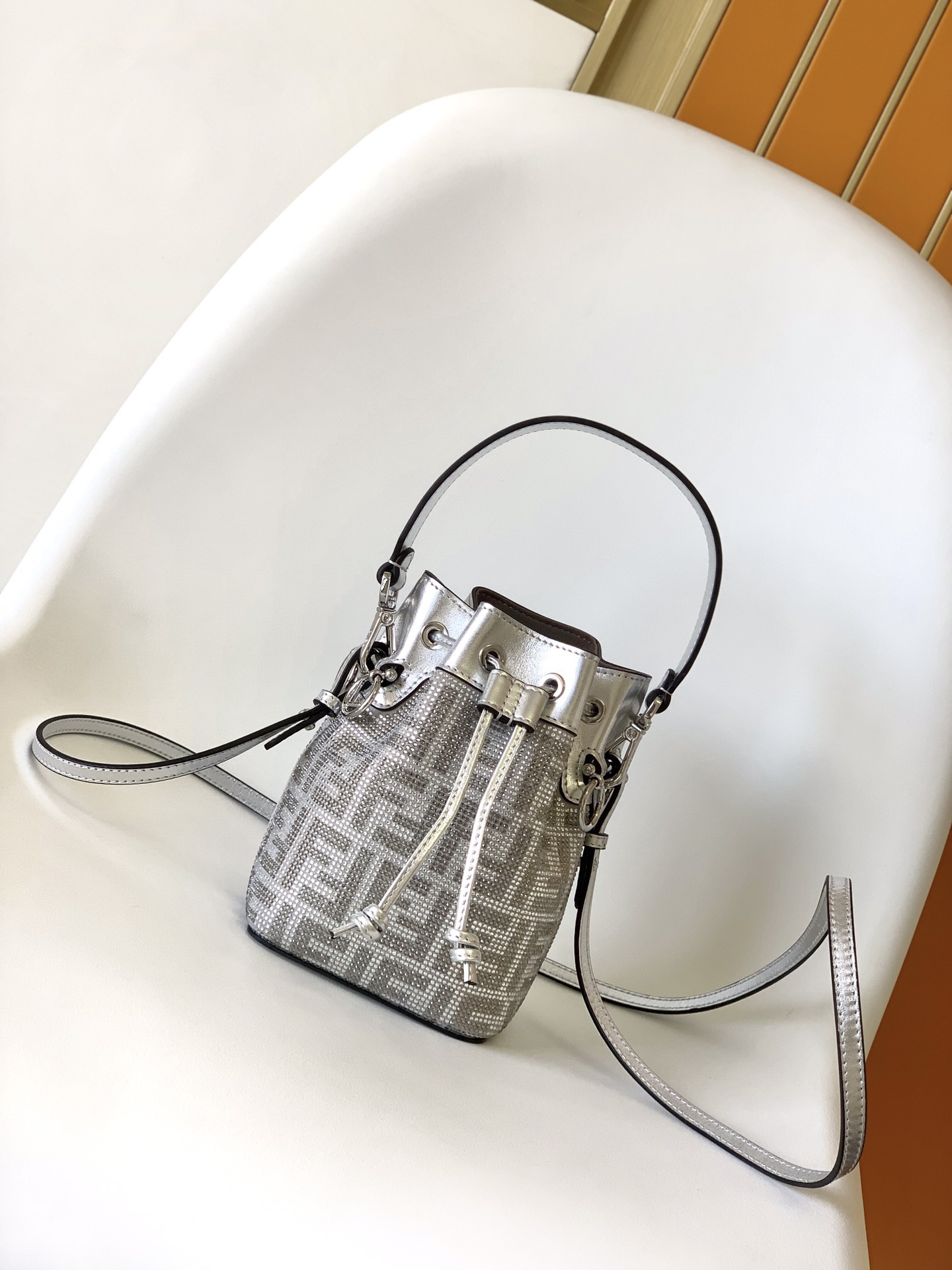 フェンディ「Fendi」Mon Tresor mini スワロフスキークリスタルデザイン バケットバッグ