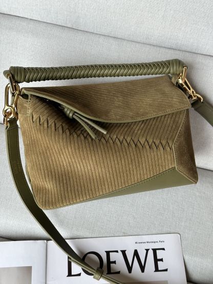 ロエベ「Loewe」秋冬 オリーブグリーン トランペット牛革 Puzzle ハンドバッグ