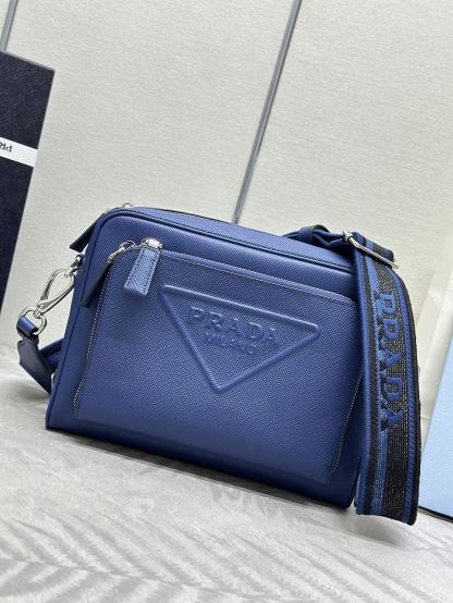 プラダ「Prada」エンブロイダードストラップ メンズショルダーバッグ