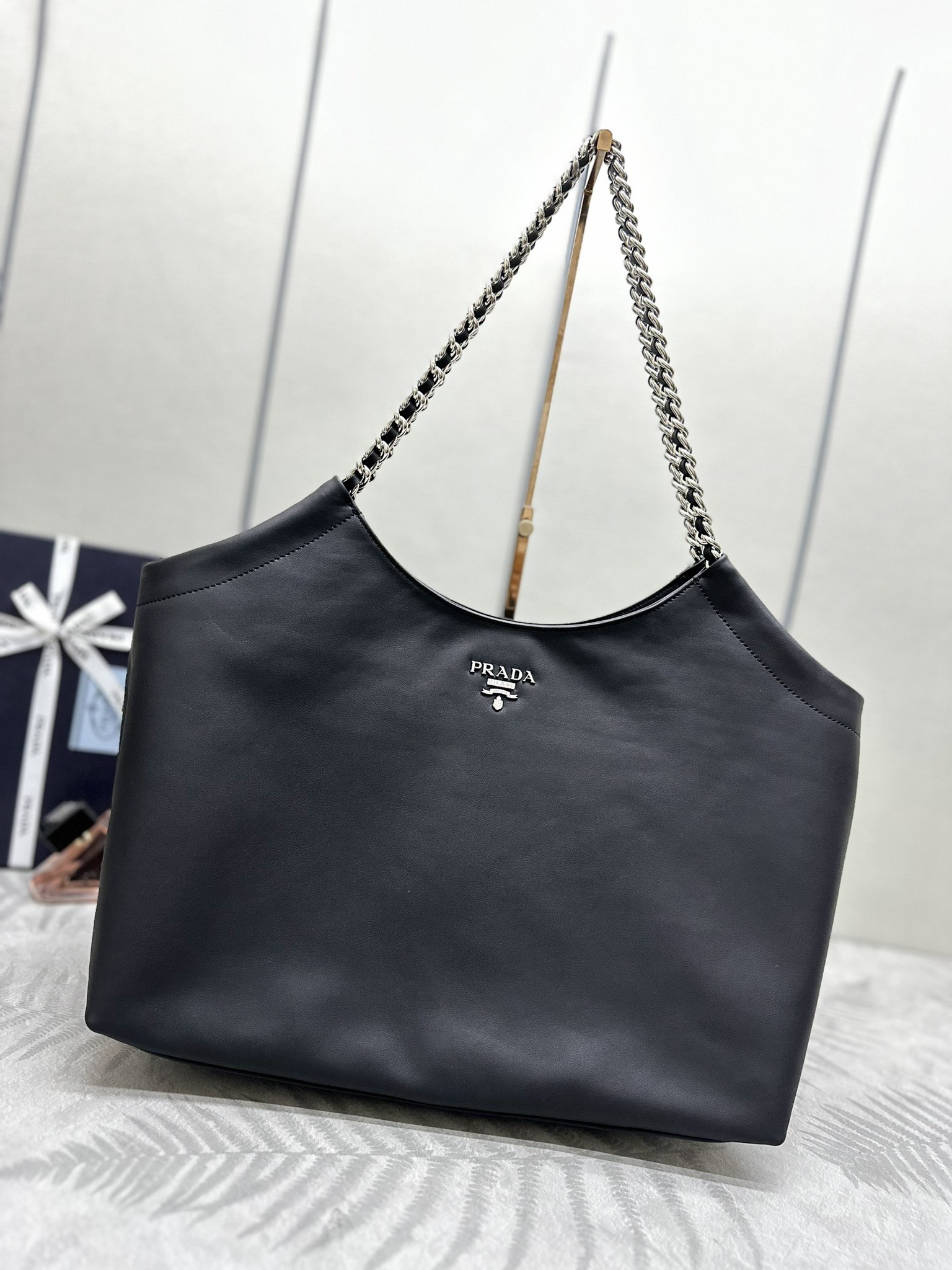 プラダ「Prada」ヴィンテージ ラージトートバッグ