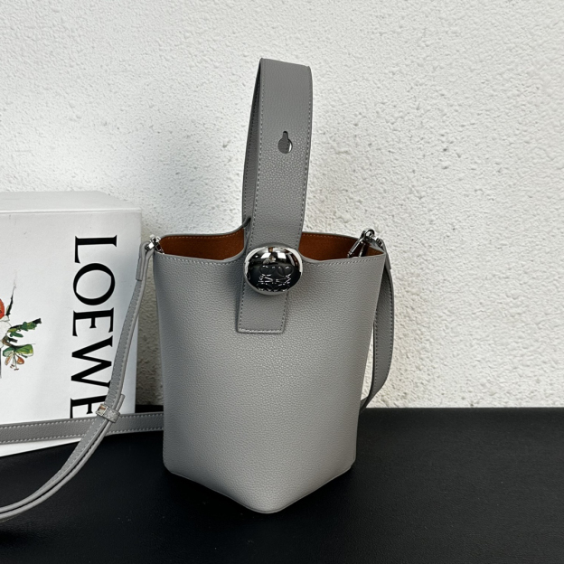 ロエベ「Loewe」FW レザー ハンドバッグ