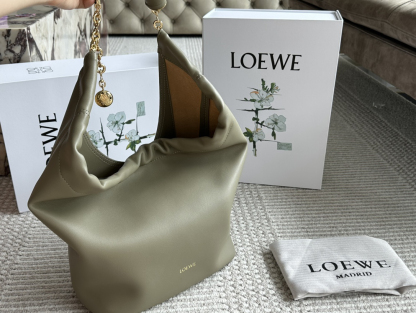 ロエベ「Loewe」Squeeze レザー ハンドバッグ-ISETAN PRESTIGE CURATED