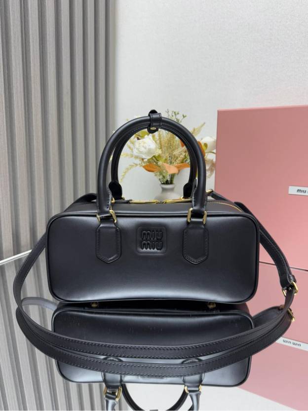 ミュウミュウ「Miu Miu」Arcadie ボウリングハンドバッグ