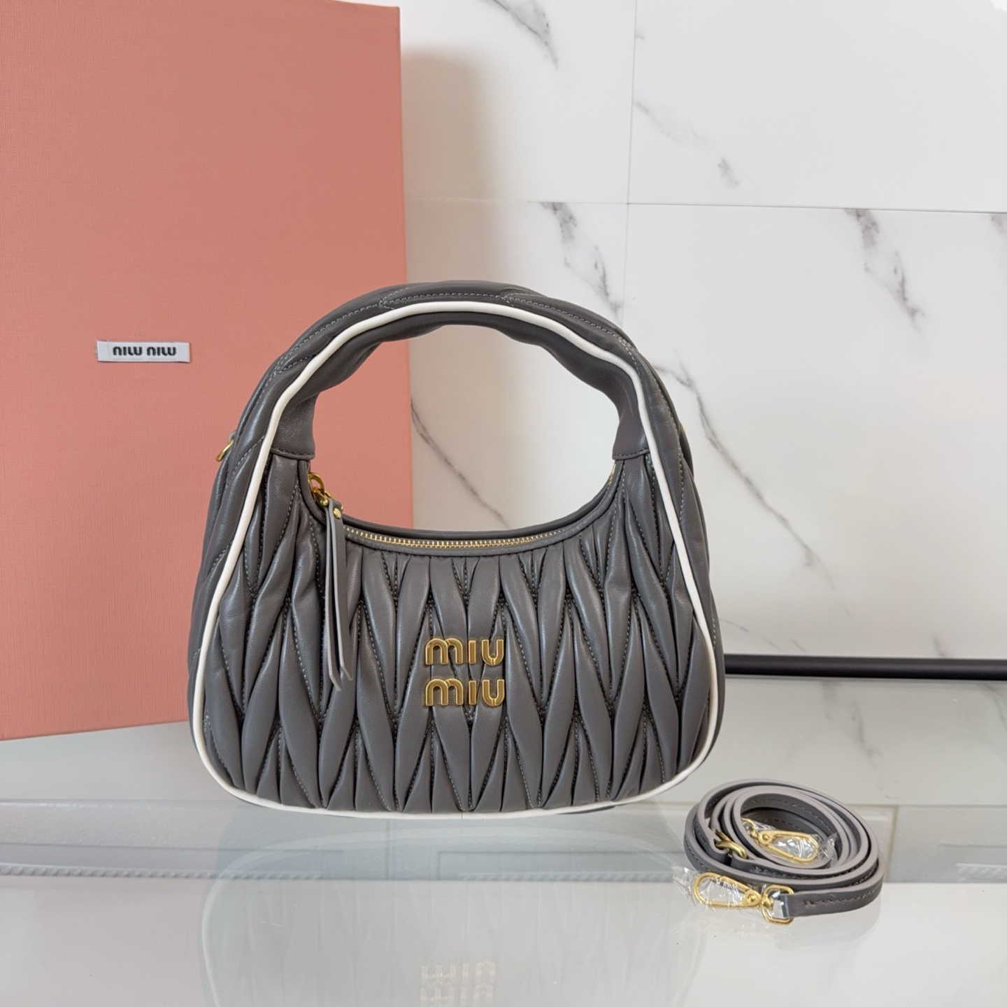 ミュウミュウ「Miu Miu」Wander Matelassé ハンドバッグ