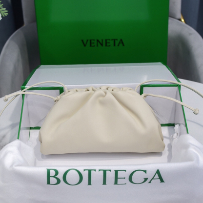ボッテガ・ヴェネタ「Bottega Veneta」  ミニ クラウド ショルダー＆クラッチバッグ