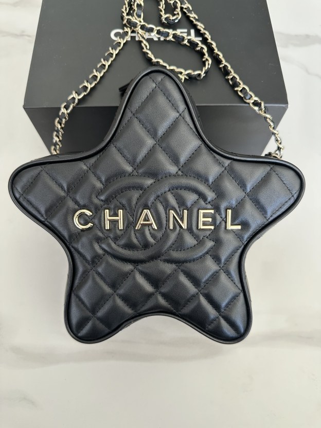シャネル「Chanel」クラシック フラップ 菱目縫い ショルダーバッグ
