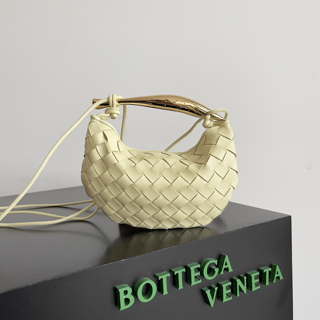 ボッテガ・ヴェネタ「Bottega Veneta」 ミニ サーディンバッグ