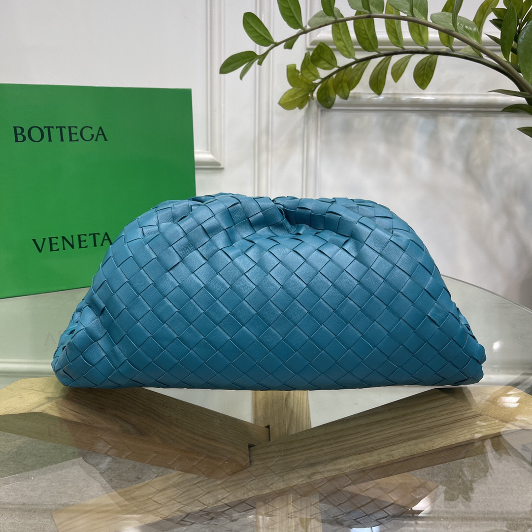 ボッテガ・ヴェネタ「Bottega Veneta」 パウチ ラージクラッチバッグ