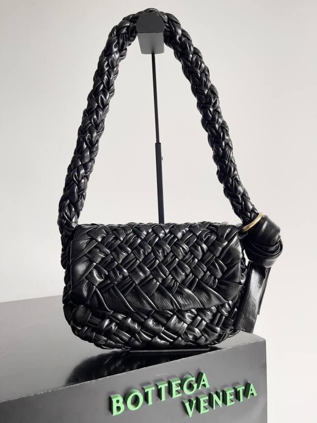 ボッテガ・ヴェネタ「Bottega Veneta」 カリメロ チッタ ノットバッグ