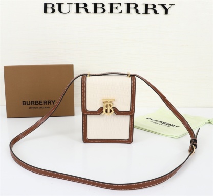 バーバリー「Burberry」コンパクトストラクチャードショルダーバッグ