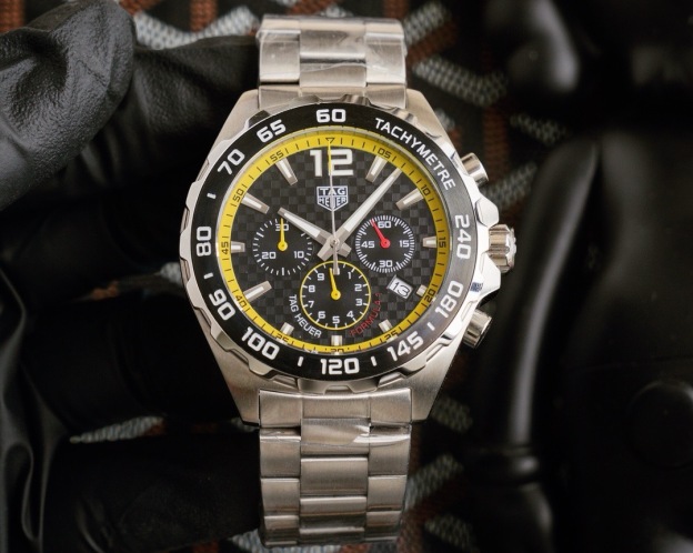 タグ・ホイヤー「TAG Heuer」クォーツクロノグラフ メンズウォッチ40MM
