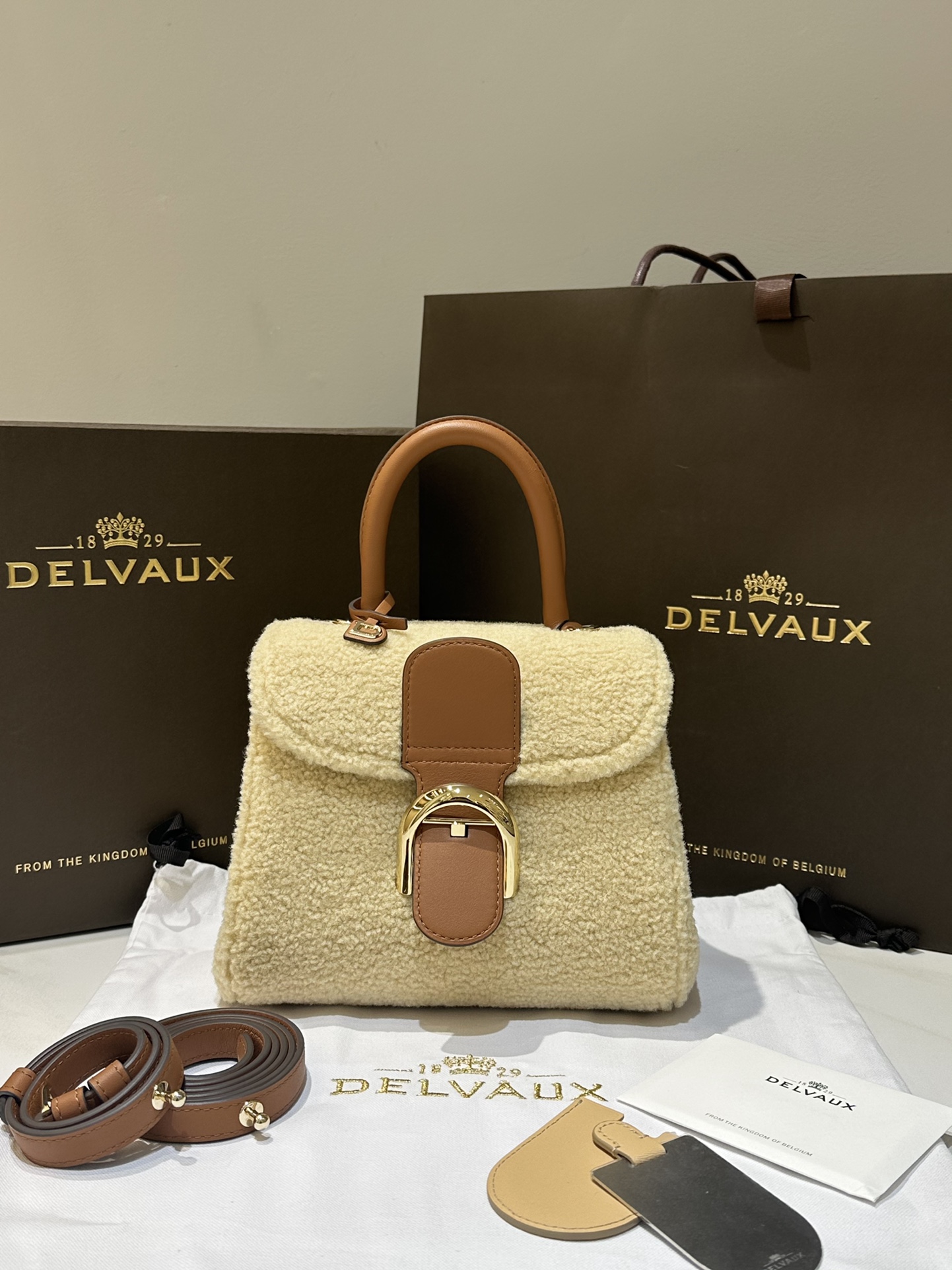 デルヴォー「Delvaux」 Petit Teddy ショルダーバッグ