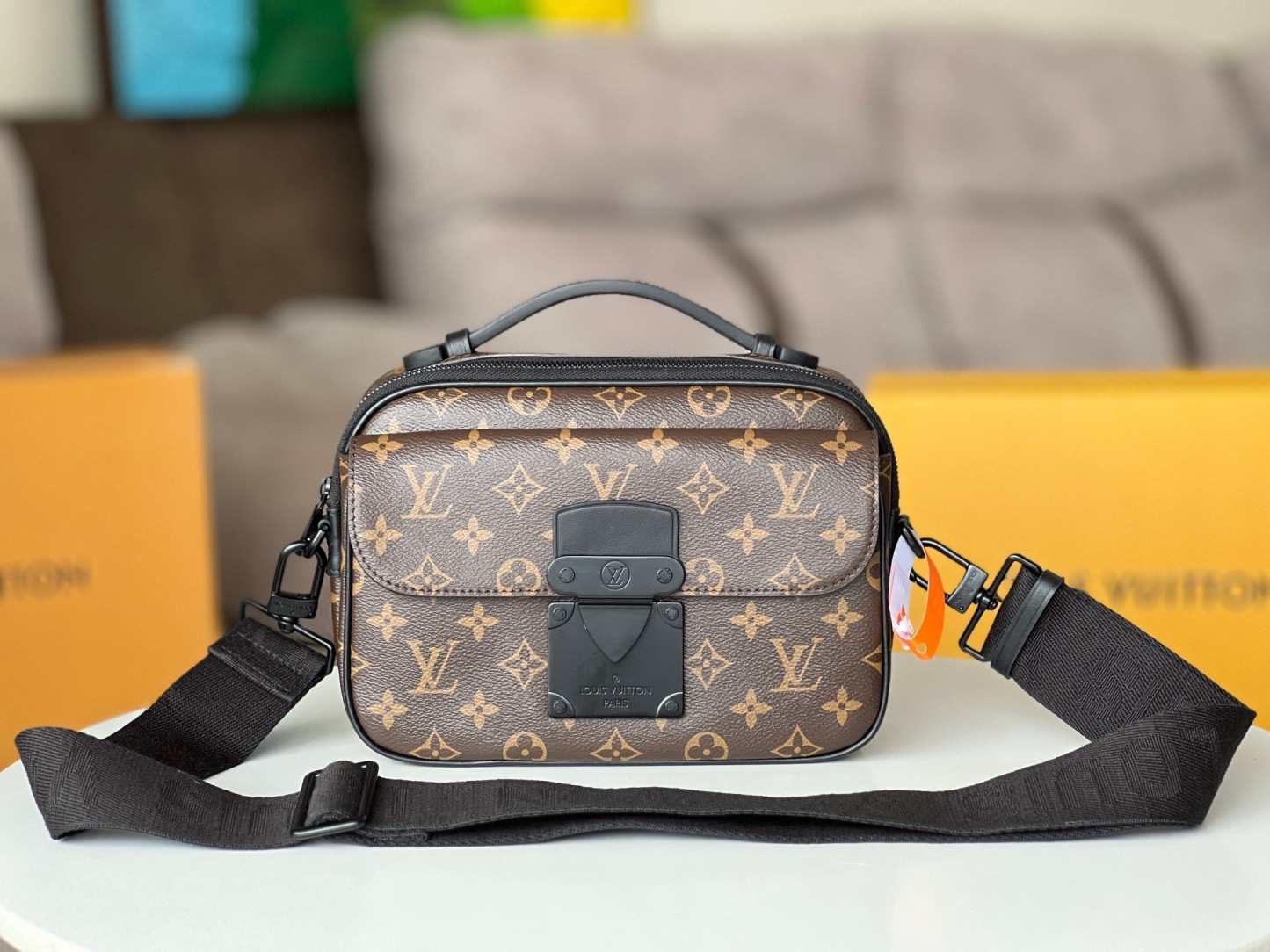 LOUIS VUITTONSロックメッセンジャーバッグm45806