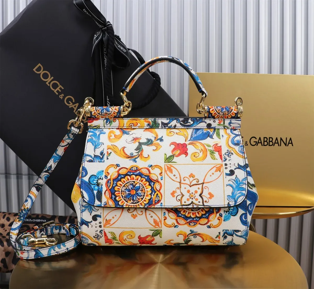 ドルチェ・アンド・ガッバーナ「D&G」フラワー プリント レザートップハンドルバッグ