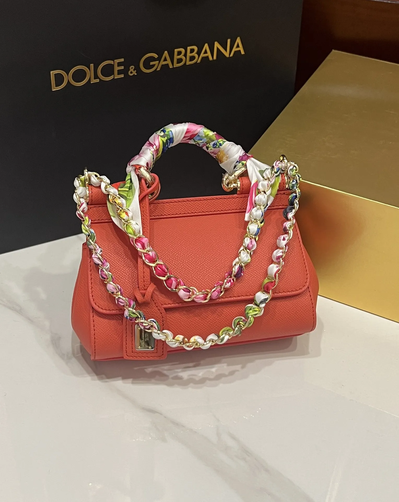 ドルチェ・アンド・ガッバーナ「D&G」シシリーミニ レザートップハンドルバッグ