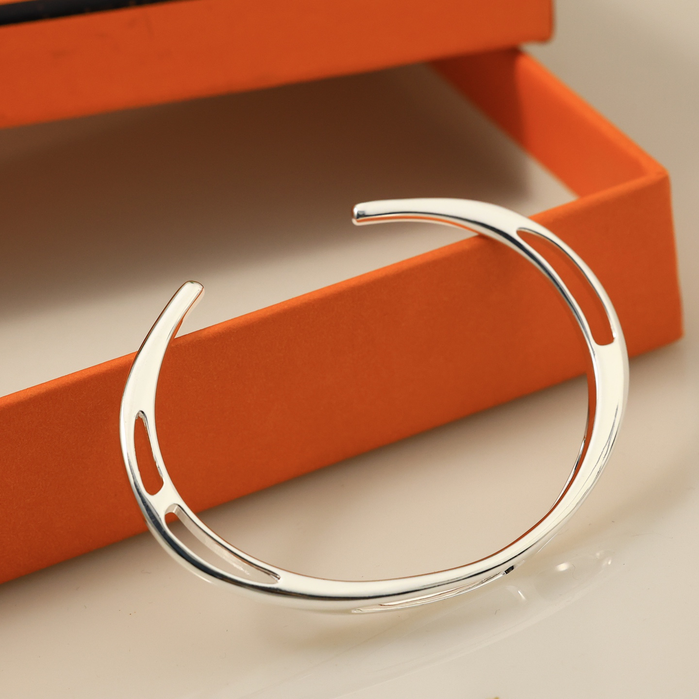 エルメス「Hermès」Clic H エナメル ブレスレット