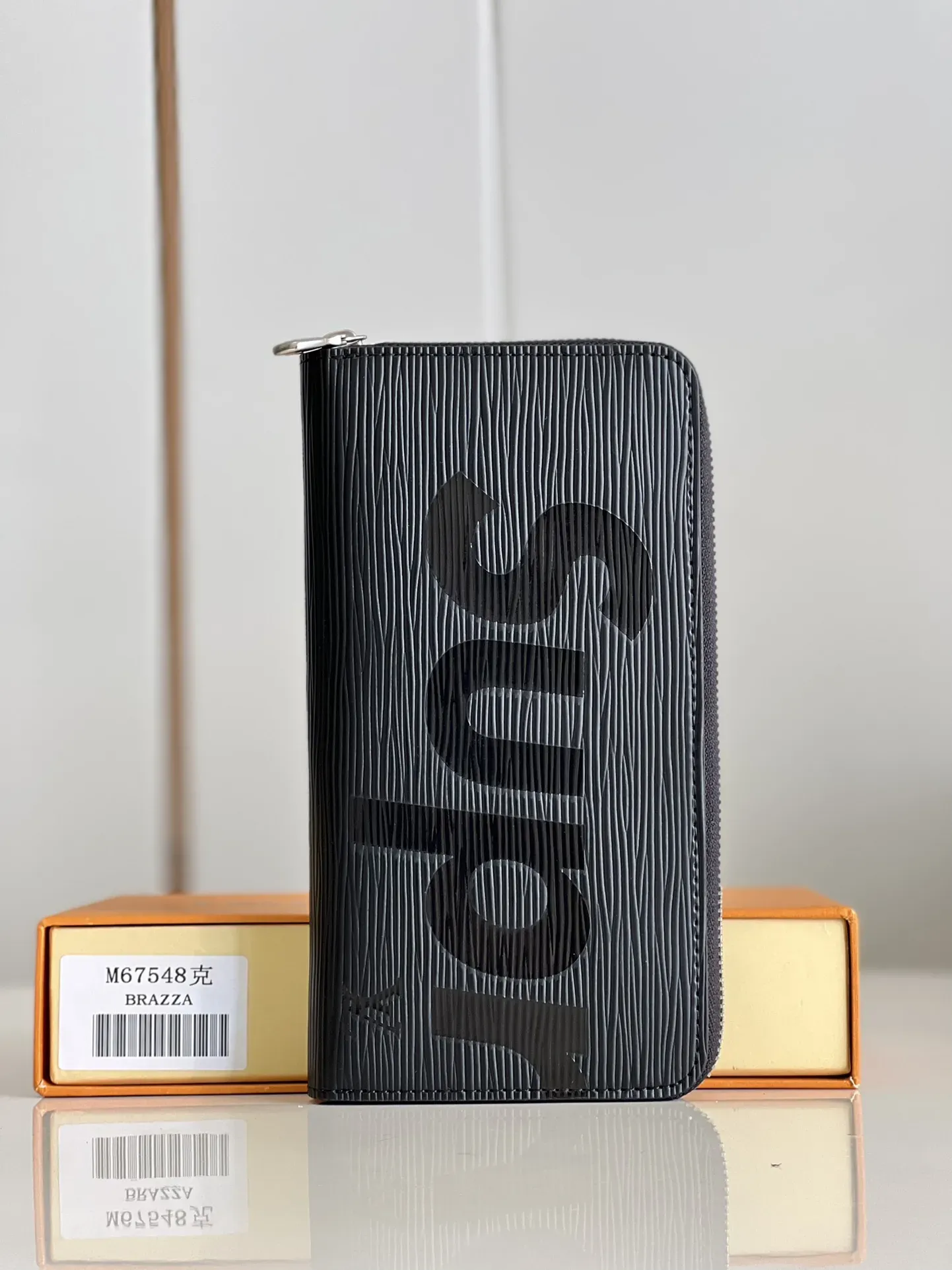 ルイ・ヴィトン「Louis Vuitton」LV x Supreme コラボ ジッピー･ウォレット