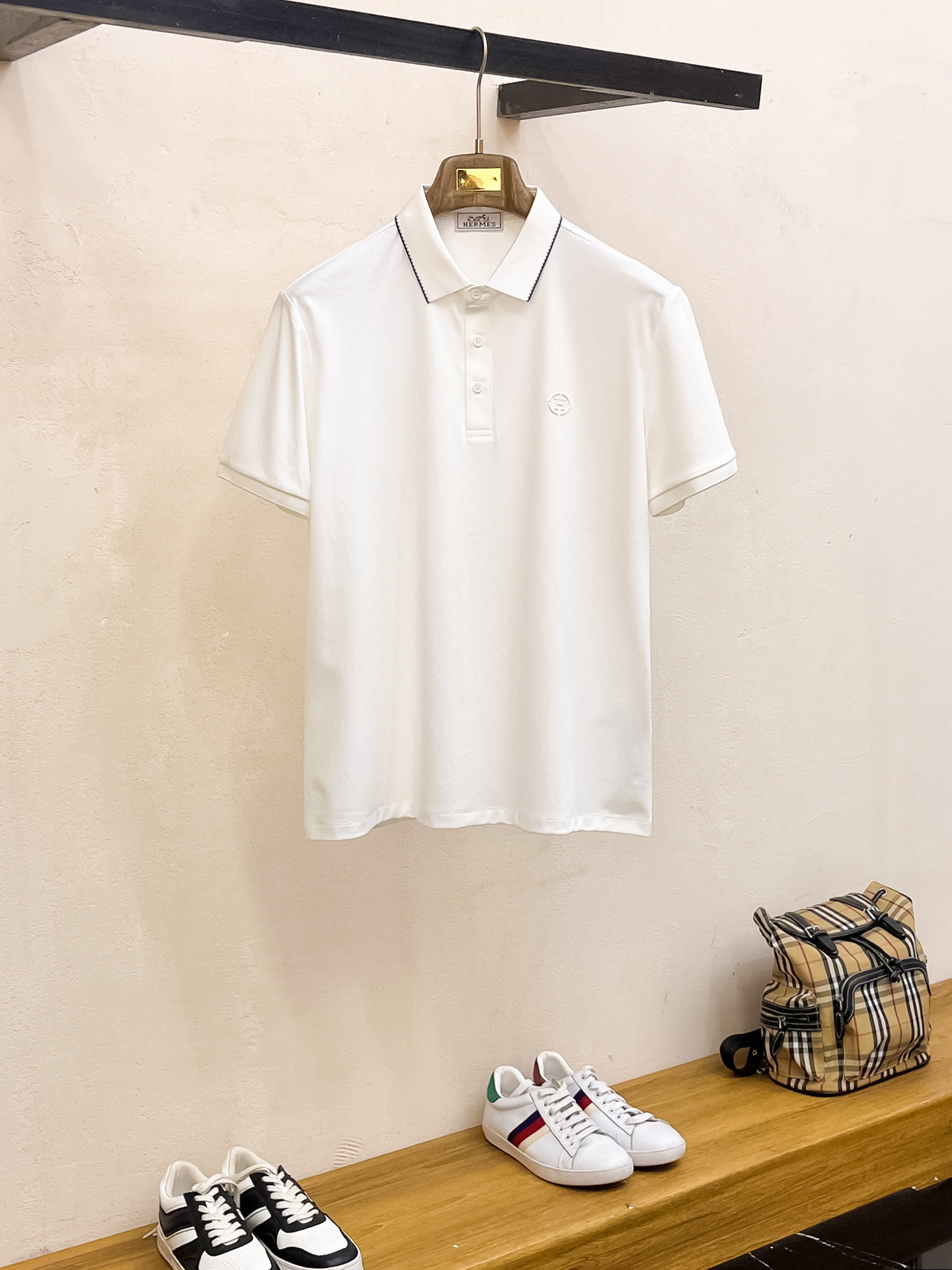 エルメス「Hermès」2025 サマーコレクション メンズ ロゴ入りポロシャツ