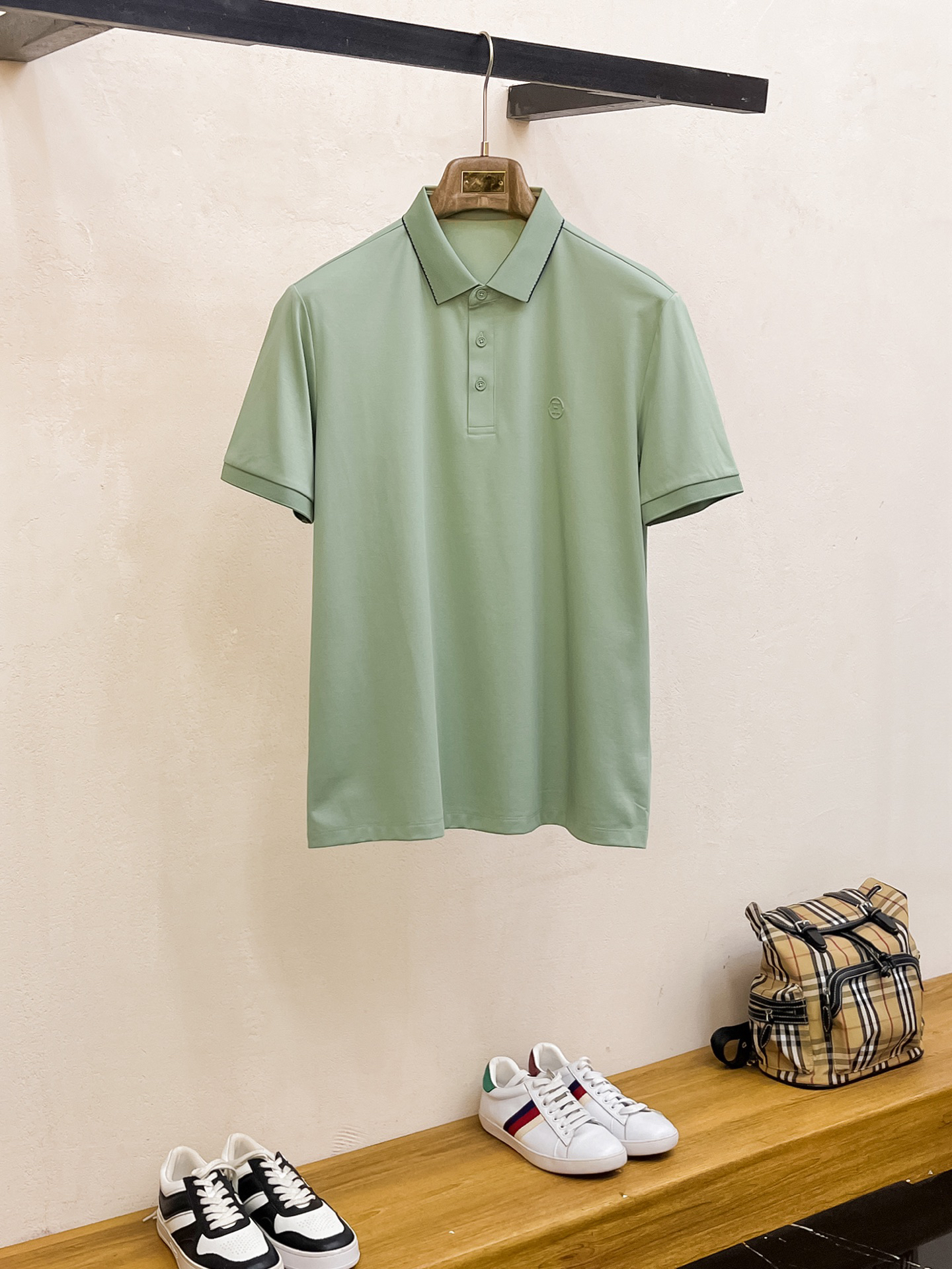 エルメス「Hermès」2025 サマーコレクション メンズ ロゴ入りポロシャツ