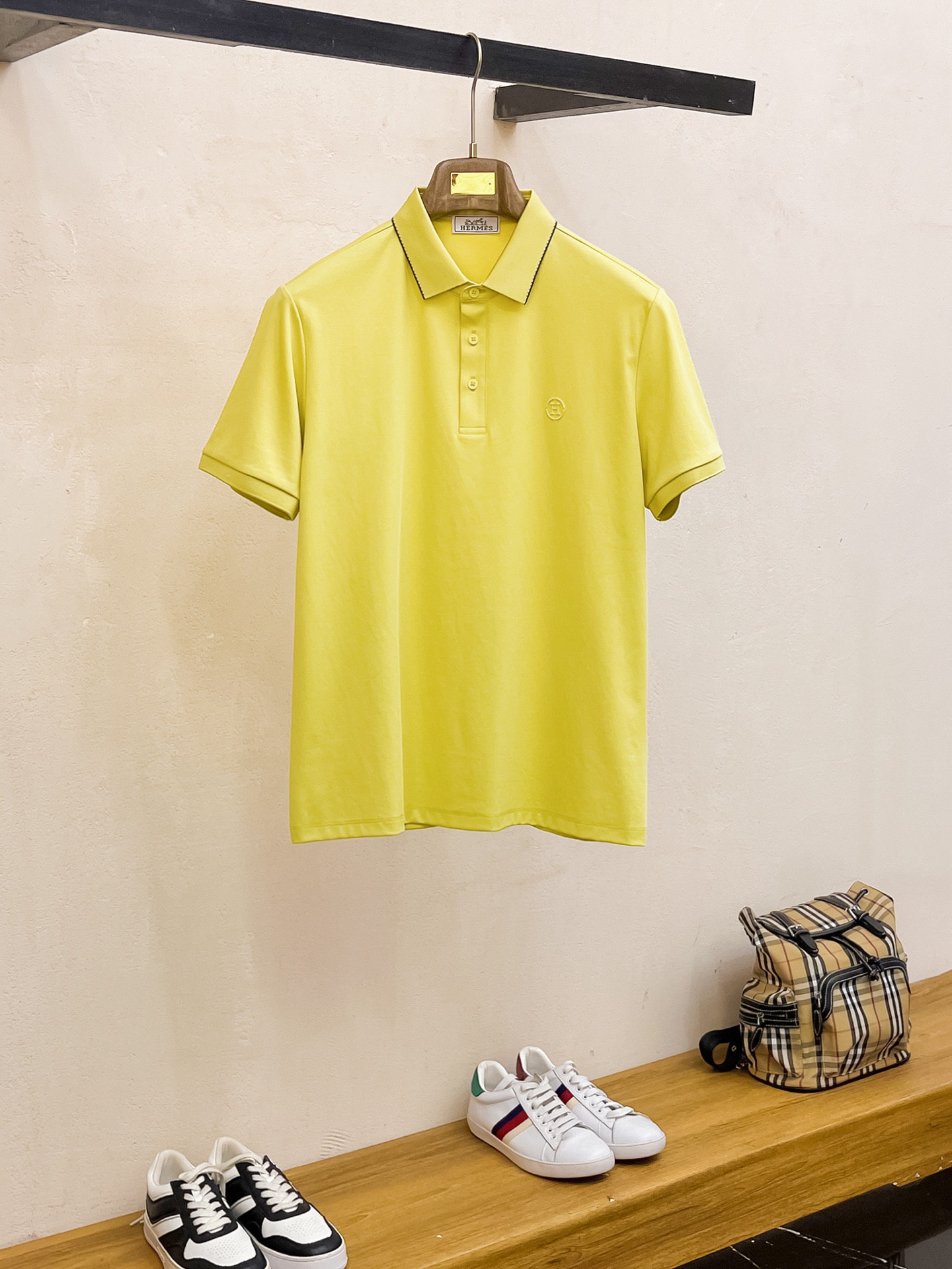 エルメス「Hermès」2025 サマーコレクション メンズ ロゴ入りポロシャツ