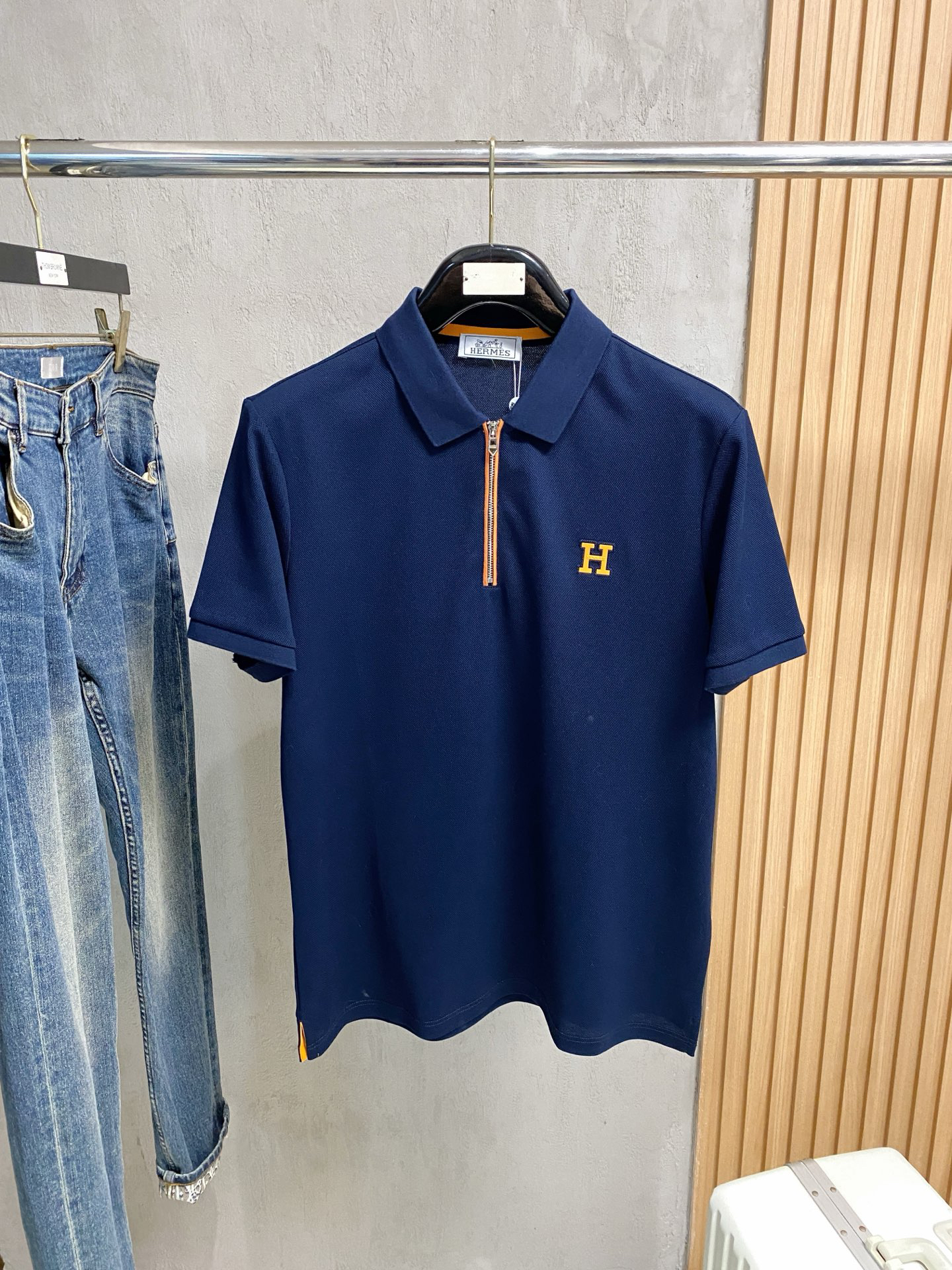 エルメス「Hermès」2025 サマーコレクション メンズ ロゴ入りポロシャツ