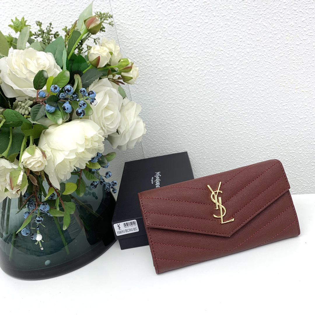 サンローラン「Saint Laurent」カサンドラ マトラッセ ラージ フラップウォレット（グレイン・ド・プードル エンボスレザー）