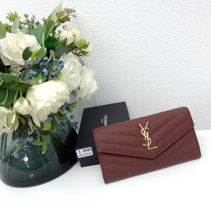 サンローラン「Saint Laurent」カサンドラ マトラッセ ラージ フラップウォレット（グレイン・ド・プードル エンボスレザー）