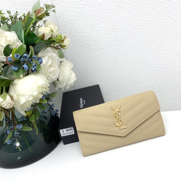 サンローラン「Saint Laurent」カサンドラ マトラッセ ラージ フラップウォレット（グレイン・ド・プードル エンボスレザー）