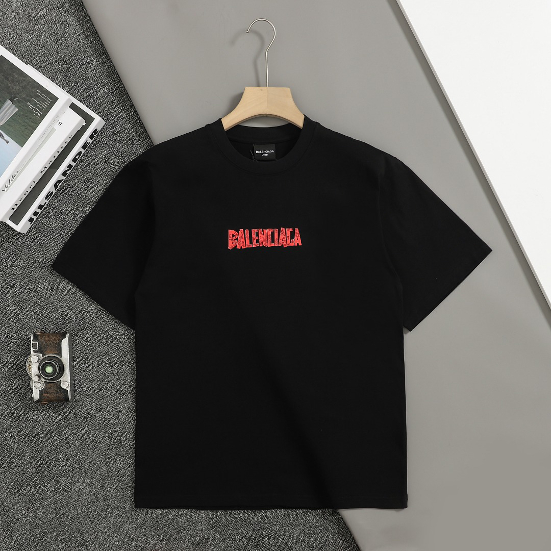 バレンシアガ「Balenciaga」赤美紋紙プリント半袖