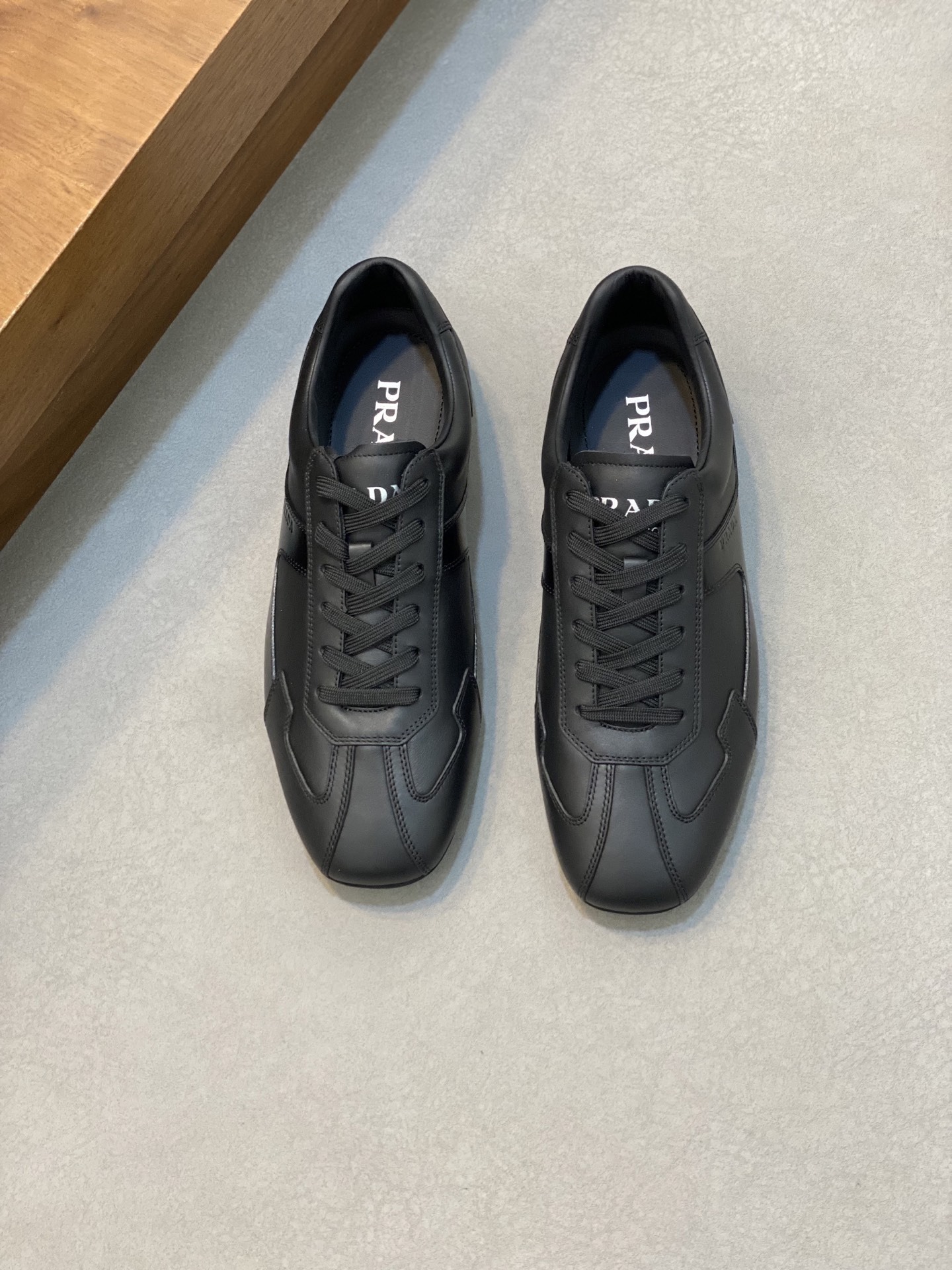 プラダ［Prada］America's Cup レザースニーカー（メンズ）