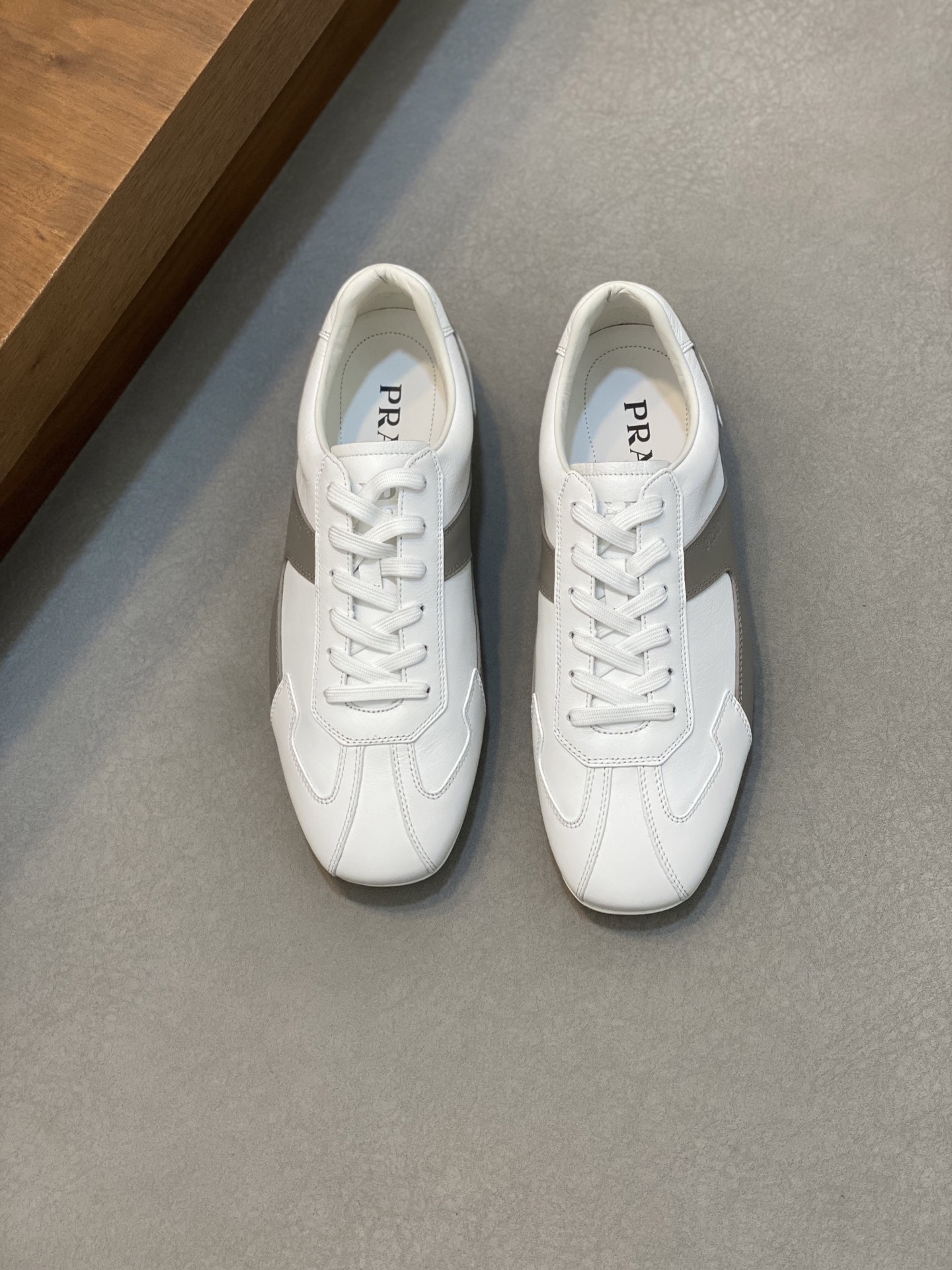 プラダ［Prada］America's Cup レザースニーカー（メンズ）