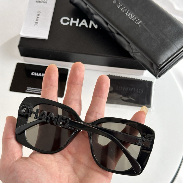 シャネル「Chanel」ブラック アイコン サングラス CH5422