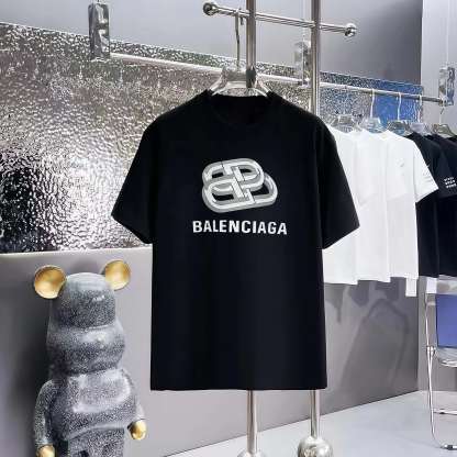 バレンシアガ「Balenciaga」 グラフィックプリントクルーネックTシャツ
